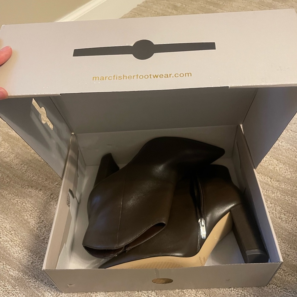Pointy toe booties. - Picture 8 of 10